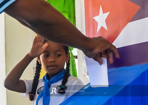 Satisfactoria afluencia de electores en los comicios del domingo en Cuba