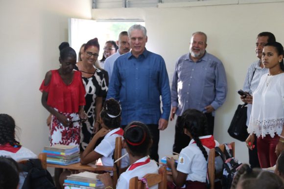 --Díaz-Canel: Éxitos y felicidades en el nuevo curso escolar