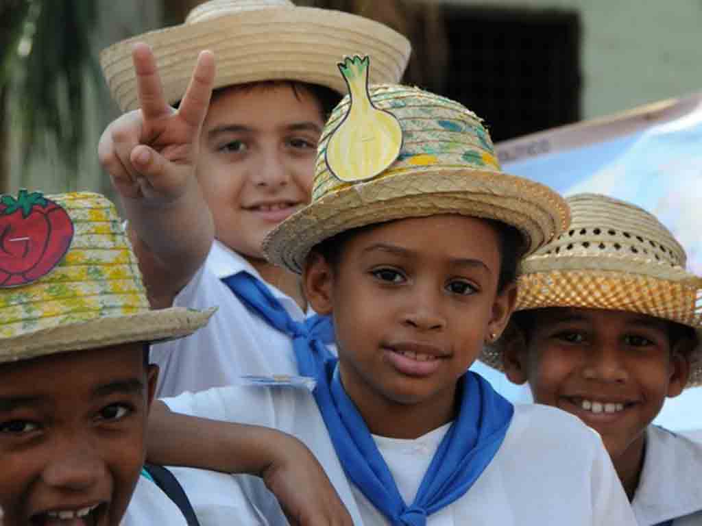 Destaca Díaz-Canel atención a niños en Cuba
