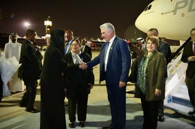 Presidente cubano arriba a Emiratos Árabes Unidos
