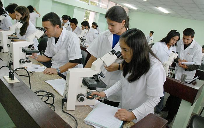 Cuba graduará  a más de 12 000 nuevos profesionales en Ciencias Médicas
